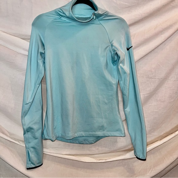 Women’s Nike Dri-Fit size Medium - Picture 4 of 8